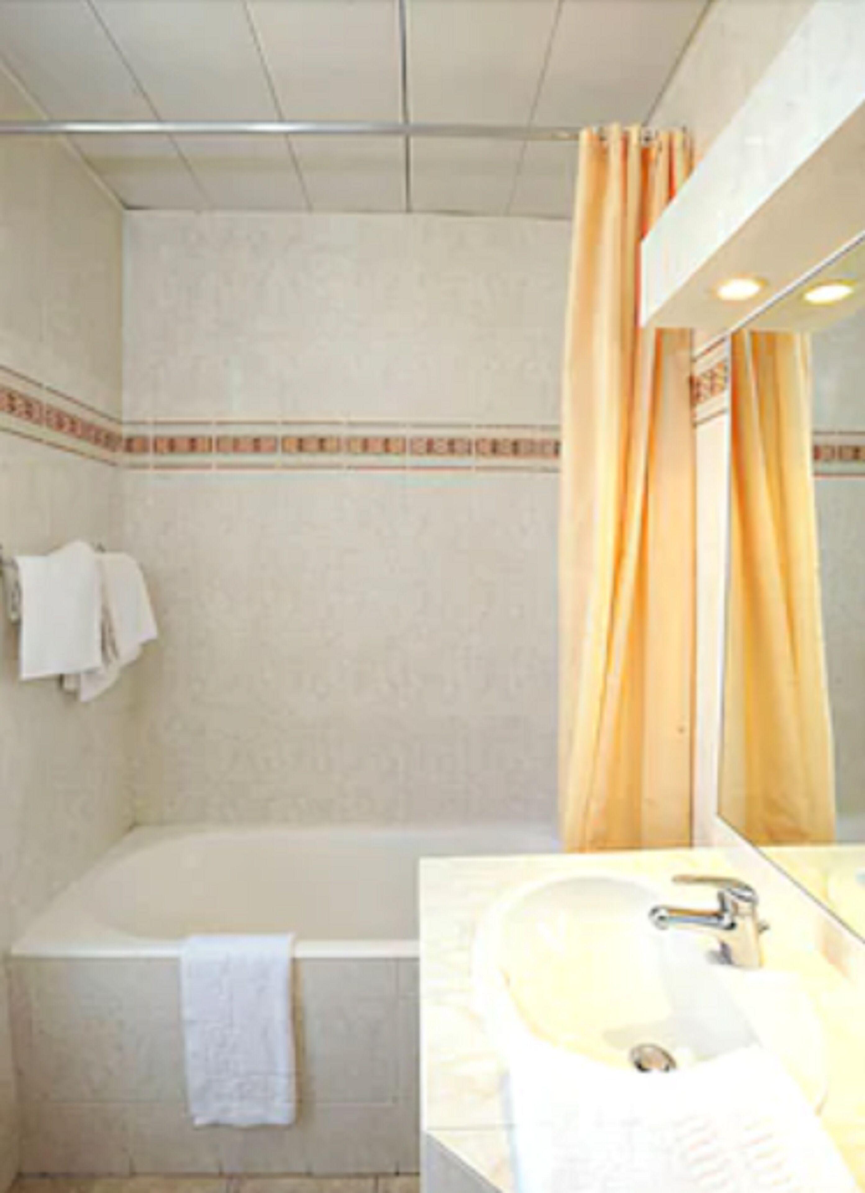 Auriane Porte De Versailles 2* Paris