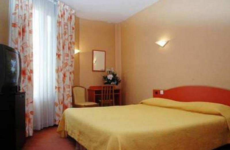 Auriane Porte De Versailles 2* Paris